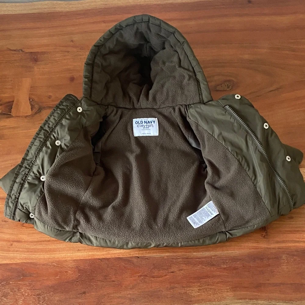 Old Navy baby hooded dino puffer coat dinosaur army green jacket 12-18 months